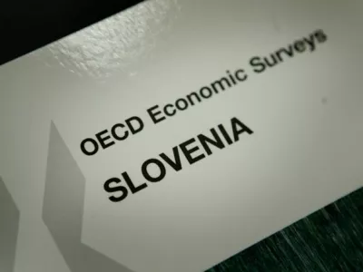 OECD: Plače preobremenjene, Slovenija bo morala spremeniti pokojninski sistem