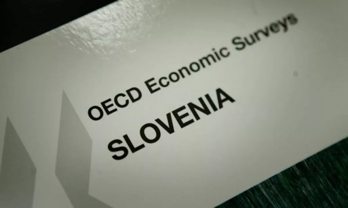 OECD: Plače preobremenjene, Slovenija bo morala spremeniti pokojninski sistem