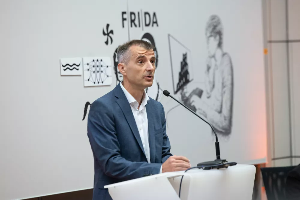Ljubljana, Fakulteta za racunalnistvo in informatiko.Odprtje podatkovnega centra Frida, nove superracunalniske infrastrukture za raziskovalno-razvojna sodelovanja.