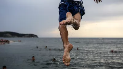 13.07.2016 - skok v morje - Izola kopanje- počitnice - slovensko morje - Piranski zaliv///FOTO: Luka Cjuha....