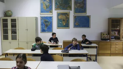 - Osnovna &scaron;ola Valentina Vodnika v Ljubljani - razred - učilnica - osnovno&scaron;olci - učenci - &scaron;olstvo    - 07.05.2015 - Nacionalno preverjanje znanja (NPZ) v osnovnih &scaron;olah - pisno preverjanje znanja iz maternega jezika za učence 6. in 9. razreda -    //FOTO: Jaka Gasar