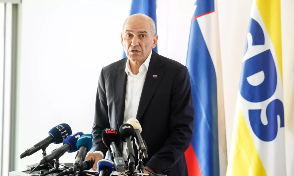Ljubljana, sedez stranke SDS.Novinarska konferenca SDS s predstavitvijo domnevnih nepravilnosti na drzavnozborskih volitvah.Predsednik SDS Janez Jansa.