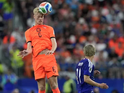 Netherlands' Jan Paul van Hecke heads the ball over Japan's Daizen Maeda during the World Cup Group F soccer match between the Netherlands and Japan in Arlington, Texas, near Dallas, Sunday, June 14, 2026. (AP Photo/Tony Guttierez)