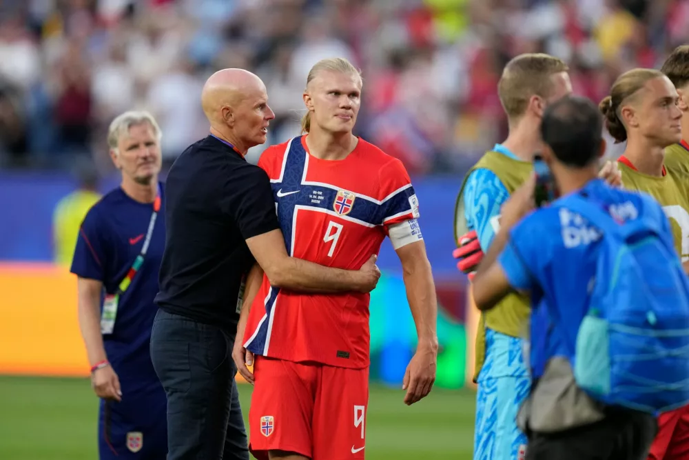 Norway's Erling Haaland (9), center, leaves the pitch at the end of a World Cup Group I soccer match between Iraq and Norway in Foxborough, Mass., near Boston, Tuesday, June 16, 2026. (AP Photo/Charles Krupa)