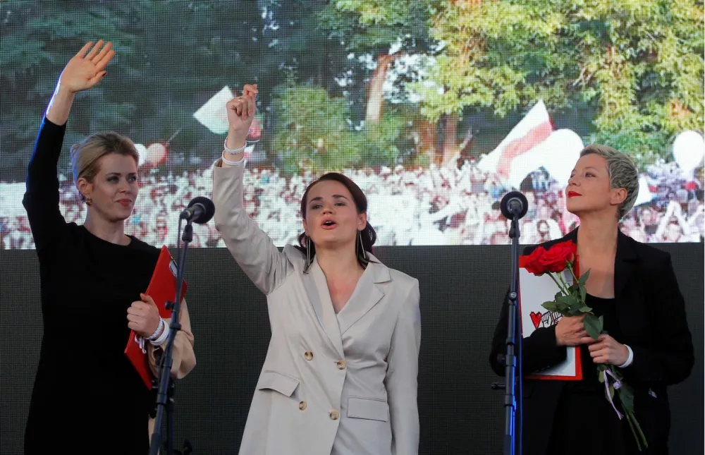 Candidate in the upcoming presidential election Svetlana Tikhanouskaya (C), Maria Kolesnikova, a representative of politician Viktor Babariko's campaign office (R), and Veronika Tsepkalo, wife of opposition figure Valery Tsepkalo, attend an election campaign rally in Minsk, Belarus July 30, 2020. REUTERS/Vasily Fedosenko