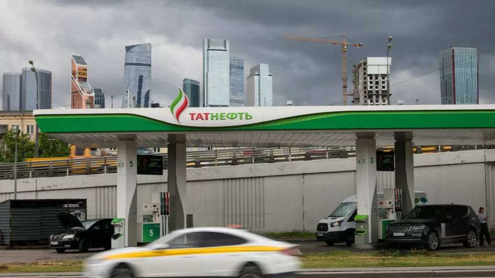 A taxi drives past a fuel station of Russian oil producer Tatneft located in front of the Moscow International Business Centre, after Tatneft reportedly imposed restrictions on the sale of petrol and diesel at all its stations nationwide, in Moscow, Russia, June 16, 2026. REUTERS/Anastasia Barashkova
