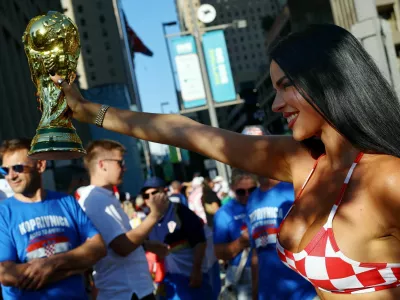 Soccer Football - FIFA World Cup 2026 - Croatia fans parade through Dallas in Cowboy Style - Dallas, Texas, U.S. - June 16, 2026 A Croatia fan holds a replica of the FIFA World Cup trophy in Dallas REUTERS/Kai Pfaffenbach
