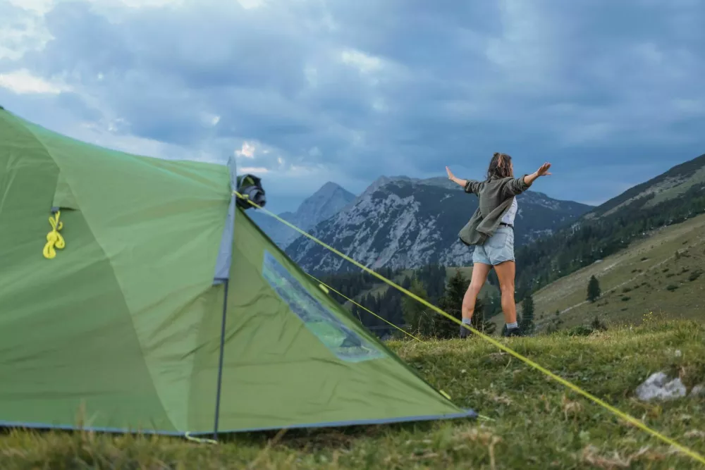 Konec poceni in spontanega kampiranja? V slovenskih Alpah cene letijo v nebo