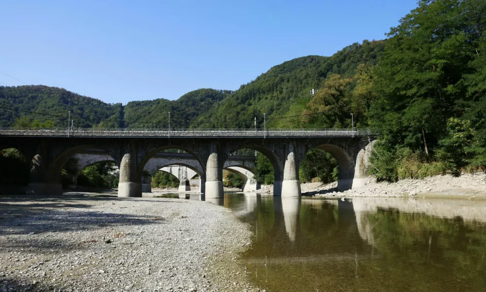 Slovenija, Zidani Most, 10.08.2026, 10. avgust 2026Nizek vodostaj reke Save zaradi su&scaron;nega obdobja, narava, su&scaron;a, su&scaron;no obdobje, pomanjkanje padavin, vročina, vročinski val, poletje,Foto: Borut Živulović/F.A.Bobo / Foto: Borut ŽivuloviĆ