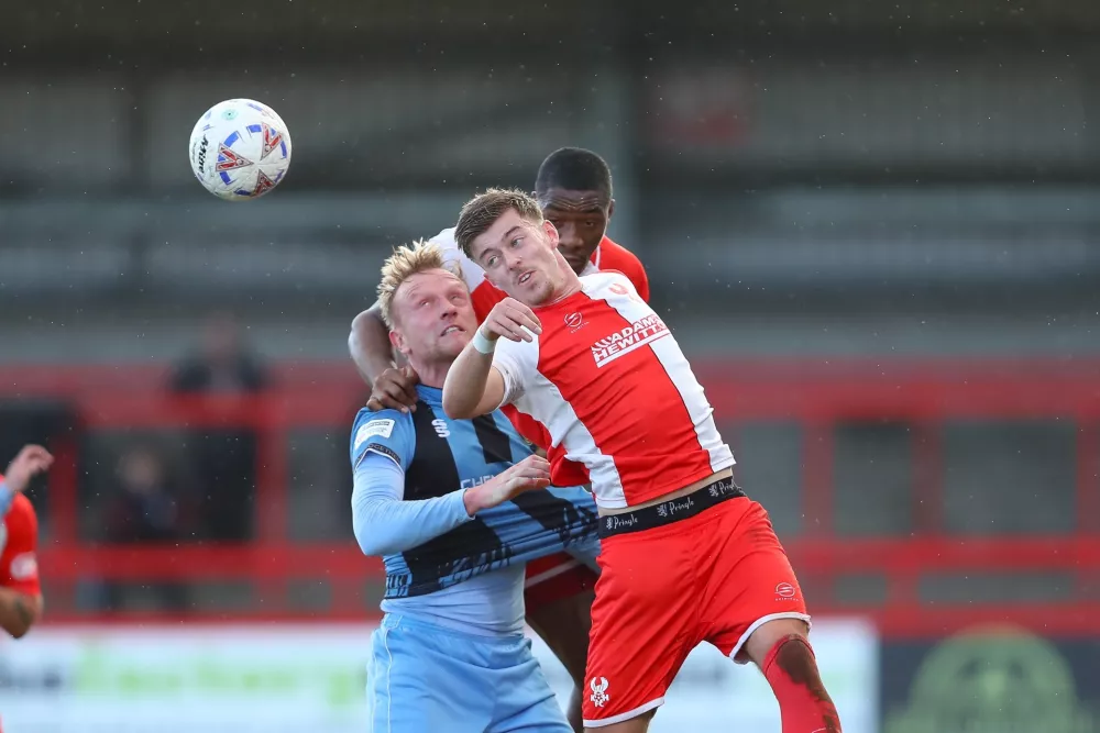 Reece Devine of Kidderminster (R) during the Vanarama National League match at Aggborough Stadium, home of Kidderminster Harriers. Picture date: Saturday January 17, 2026. (Photo by Gustavo Pantano/PA Images via Getty Images) / Foto: Getty Images