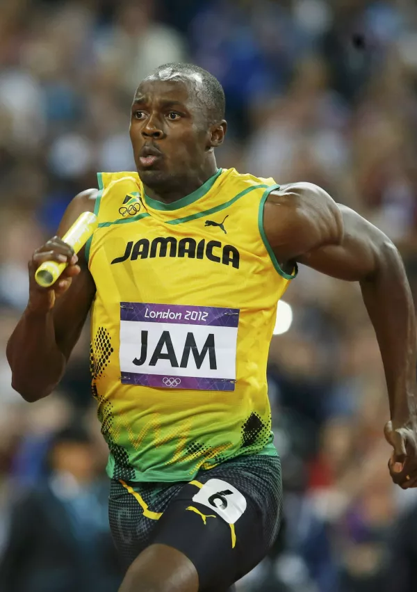 Jamaica's Usain Bolt runs to win gold in the men's 4x100m relay final at the London 2012 Olympic Games at the Olympic Stadium August 11, 2012. The Jamaican team set a new world record of 36.84 seconds. REUTERS/Phil Noble (BRITAIN - Tags: SPORT ATHLETICS OLYMPICS) / Foto: Phil Noble