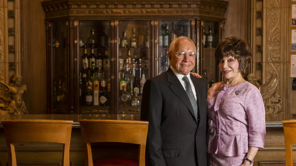 March 18, 2014 - Los Angeles, California, U.S - Lynda and Stewart Resnick.,Image: 189949002, License: Rights-managed, Restrictions:, Model Release: no / Foto: Ringo Chiu Via Profimedia
