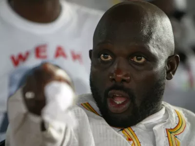 Former international soccer star and presidential hopeful George Weah gestures during a campaign rally for the Congress for Democratic Change at his headquarters in Monrovia October 8, 2005. Tens of thousands of supporters brought Monrovia to a standstill on Saturday as the millionaire soccer star held a final campaign rally before Liberia's first post-war elections.  REUTERS/Luc Gnago