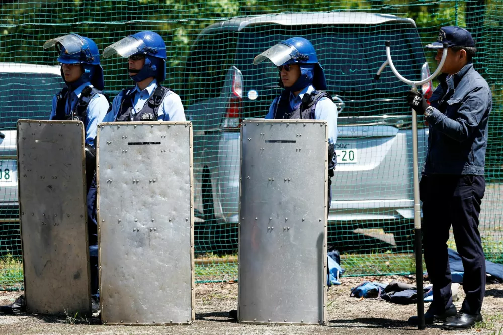 Police officers take part in an emergency response drill simulating a bear intrusion in Yaita, Tochigi Prefecture, Japan, June 17, 2026. REUTERS/Kim Kyung-Hoon