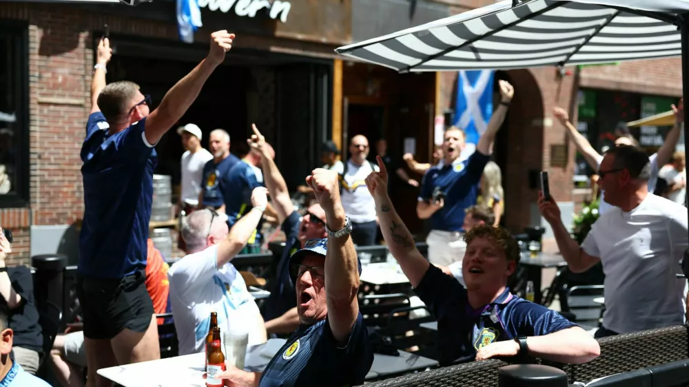 Soccer Football - FIFA World Cup 2026 - Group C - Scotland v Morocco - Preview - Boston, Massachusetts, U.S. - June 17, 2026 Scotland fans are seen in a tavern ahead of the match REUTERS/Peter Cziborra