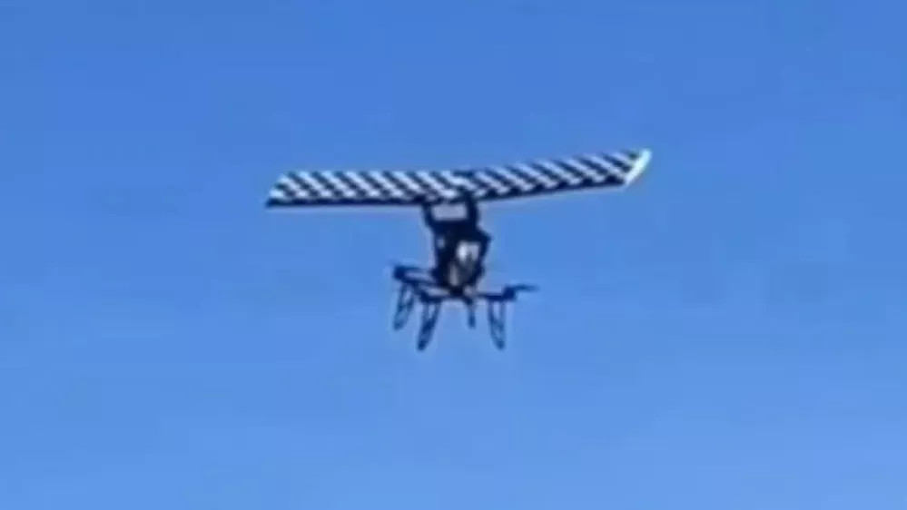 Ukrajinski hibridni dron s krili.