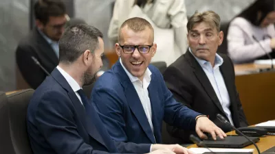 stranka ResnicaBoris Mijić15.06.2026 Državni zbor - parlament - Izredna seja DZ, na kateri bodo odločali o spremembah zakona o lokalnih volitvah ter obravnavali mandatno-volilne zadeve, v okviru katerih bi DZ potrdil mandata nadomestnima poslankamafoto: Nik Erik Neubauer