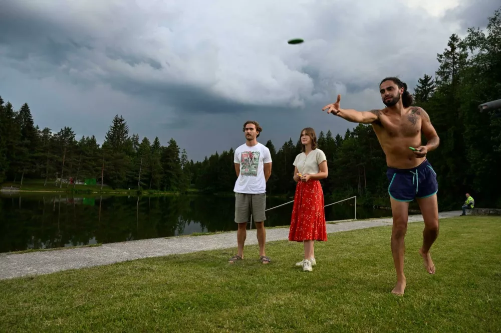 Marsikod pa se poleti rad povzpne tudi do Rakitne, ki je znana po blagodejnem podnebju. Foto: Nik Erik Neubauer