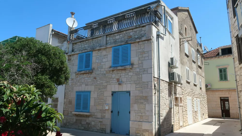 Korčula, Vela Luka, Oliver Dragojević, hi&scaron;a, v kateri je živel. Foto: Tatjana Pihlar  / Foto: Tatjana Pihlar 