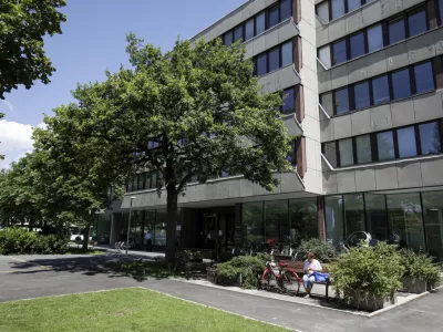 - 18.06.2020 - Upravna enota UE Ljubljana, Linhartova cesta 13 - predstavitev prenovljenih prostorov kjer bodo združene izpostave Bežigrad, Center, Moste-Polje, &Scaron;i&scaron;ka in Vič-Rudnik; //FOTO: Matjaž Ru&scaron;t