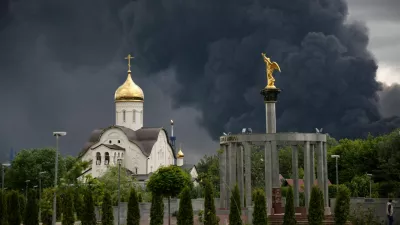 Smoke rises from an oil refinery following a Ukrainian drone attack in the course of Russia-Ukraine conflict, in Moscow, Russia, June 18, 2026, in this picture obtained from social media. SOCIAL MEDIA/via REUTERS THIS IMAGE HAS BEEN SUPPLIED BY A THIRD PARTY.   TPX IMAGES OF THE DAY