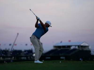 Wyndham Clark hits his tee shot on the seventh hole during the first round of the U.S. Open golf tournament at Shinnecock Hills Golf Club in Southampton, N.Y., Thursday, June 18, 2026.(AP Photo/David J. Phillip)