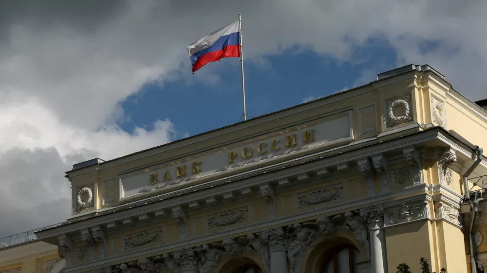 FILE PHOTO: A flag flies above the headquarters of the Russian Central Bank on the day of a meeting, held to set its benchmark interest rate, in Moscow, Russia, September 12, 2025. REUTERS/Ramil Sitdikov/File Photo