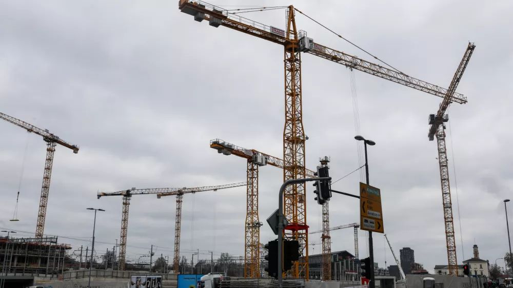 Največja domača omejitev za rast je birokracija