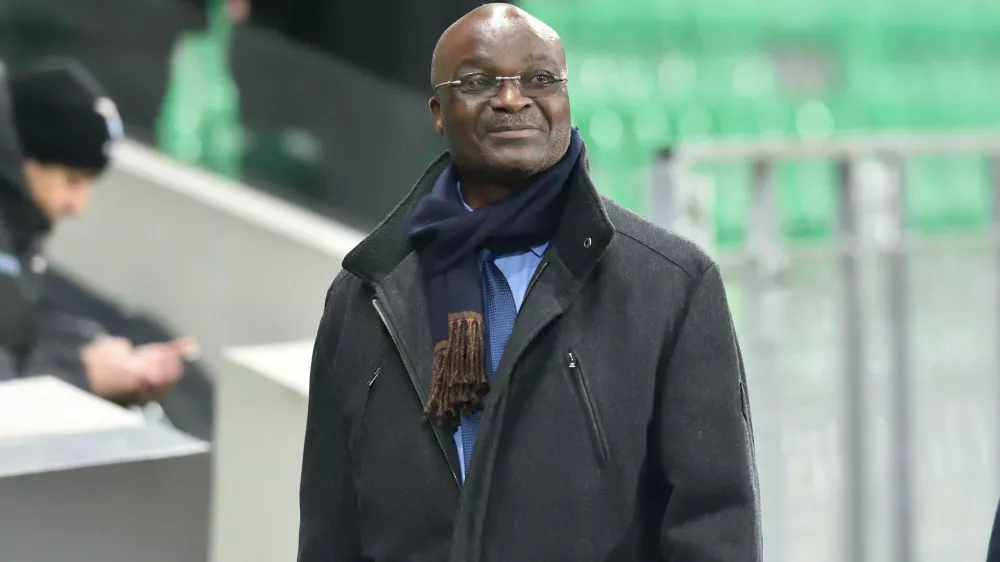 Roger Milla (ancien joueur de saint etienne) FOOTBALL: AS Saint Etienne vs Lazio Rom - Europaliga League -10/12/2015 FredericChambertx Roger Milla ancien joueur de Saint Etienne Football AS Saint Etienne vs Lazio Rome Europe league League 10 12 2015 FredericChambertx PUBLICATIONxNOTxINxFRAxITAxBEL,Image: 728051038, License: Rights-managed, Restrictions: PUBLICATIONxNOTxINxFRAxITAxBEL, Model Release: no 
