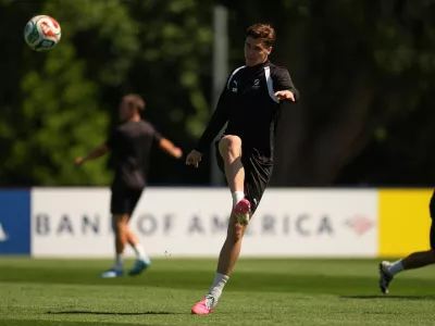 New Zealand's Tyler Bindon works out during a training session on the eve of the team's FIFA World Cup soccer match against Egypt, Saturday, June 20, 2026, in Vancouver, British Columbia. (AP Photo/Abbie Parr)