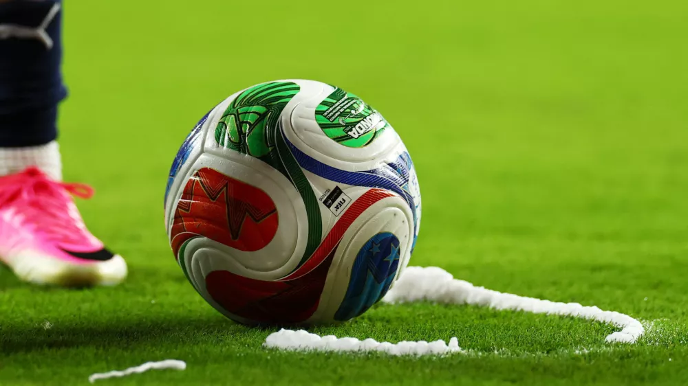 Soccer Football - FIFA World Cup 2026 - Group D - Turkey v Paraguay - San Francisco Bay Area Stadium, Santa Clara, California, U.S. - June 19, 2026 Foam on the pitch after the referee marked to position of a free kick REUTERS/Carlos Barria