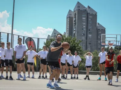 Luka Dončić20.6.2026 - ko&scaron;arkarski turnir the One z Luko Dončičem - ko&scaron;arka&scaron;ko igri&scaron;če pred dvorano StožiceFoto: Luka Cjuha