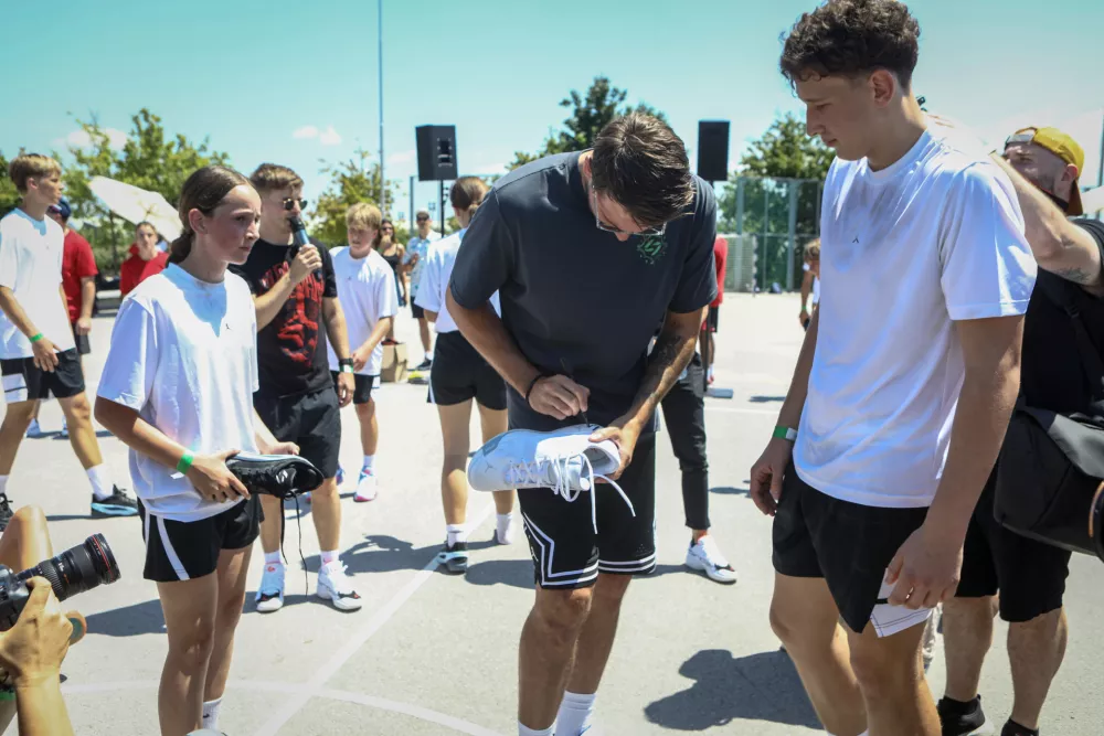Luka Dončić20.6.2026 - ko&scaron;arkarski turnir the One z Luko Dončičem - ko&scaron;arka&scaron;ko igri&scaron;če pred dvorano StožiceFoto: Luka Cjuha