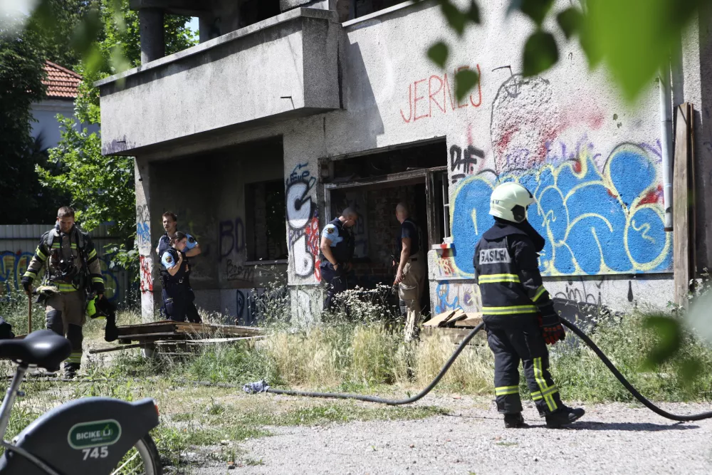 (FOTO) Zagorelo v hi&scaron;i sredi Ljubljane, posredovali gasilci