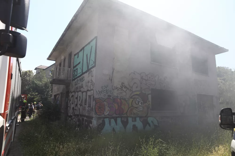 (FOTO) Zagorelo v hi&scaron;i sredi Ljubljane, posredovali gasilci