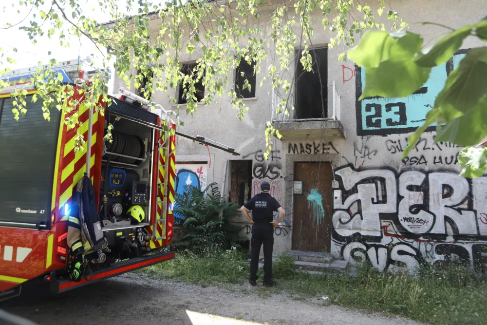 (FOTO) Zagorelo v hi&scaron;i sredi Ljubljane, posredovali gasilci