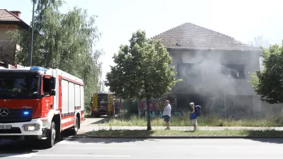 (FOTO) Zagorelo v hiši sredi Ljubljane, posredovali gasilci