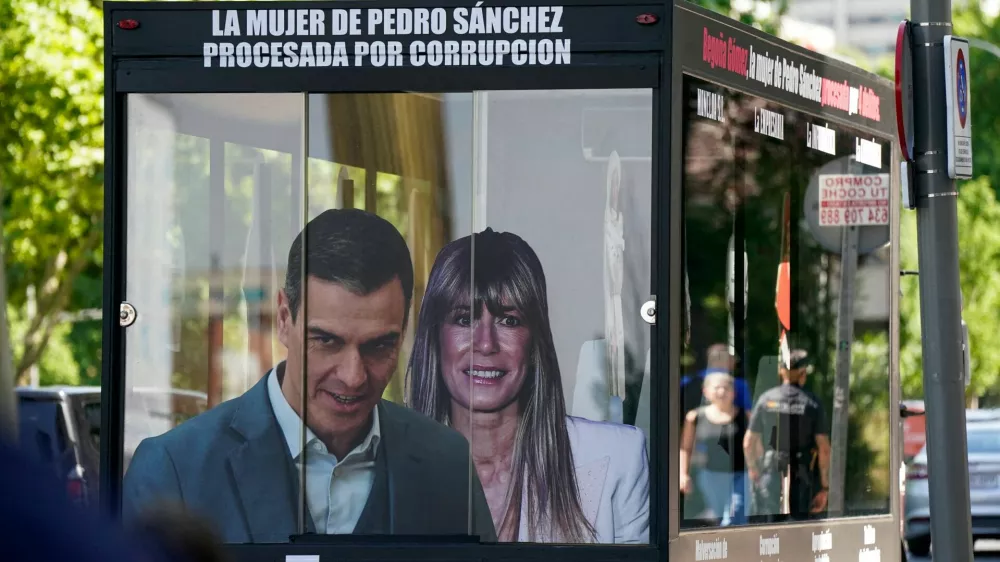 FILE PHOTO: A truck displaying images of Spanish Prime Minister Pedro Sanchez and his wife Begona Gomez drives outside the court as a way of protest on the day Gomez appears in court to testify as part of influence-peddling investigation, in Madrid, Spain, June 15, 2026. REUTERS/Ana Beltran/File Photo