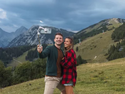 Dvojina se je ohranila in je med Slovenci že stoletja. Kot kaže, je tudi sodobni čas ne bo izbrisal. / Foto: Istock