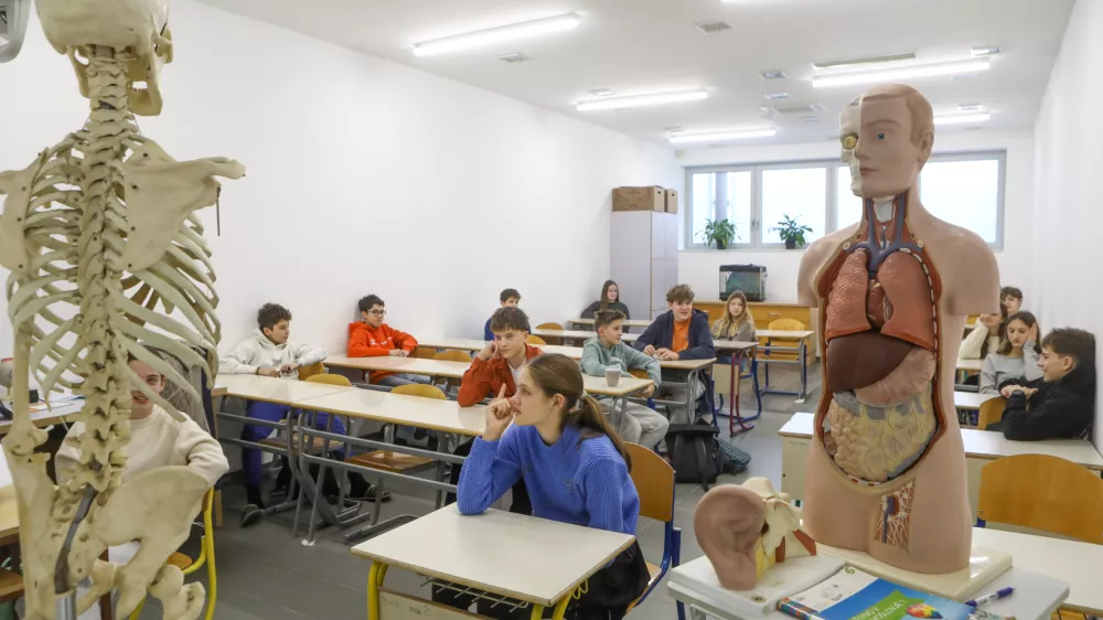 19.12.2025 - Osnovna &scaron;ola Prule na začasni lokaciji v BTC - učenci, pouk, osnovno&scaron;olciFoto Luka Cjuha