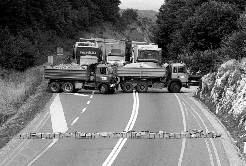 vojna za slovenijo, blokada - Medvedjek
