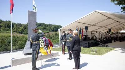 Trebnje, Spominski park na Medvedjeku.Slovesnost ob 35. obletnici samostojnosti Republike Slovenije v prenovljenem spominskem parku na Medvedjeku.