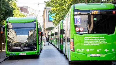 Ljubljana.Predstavitev 25 novih zgibnih elektricnih avtobusov Mercedes-Benz eCitaro, s katerimi Ljubljanski potniski promet nadaljuje posodobitev voznega parka in prehod na okolju prijaznejse oblike javnega prevoza.