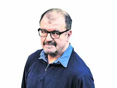 Ahmed Burić, kolumnist Dnevnika------COLORPSAV PERMANENT PROSIM !!!