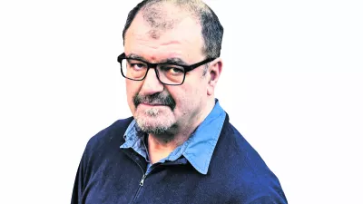 Ahmed Burić, kolumnist Dnevnika------COLORPSAV PERMANENT PROSIM !!!