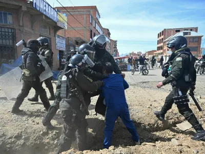 Police intervene in clashes between blockaders and residents, after Bolivian President Rodrigo Paz declared a nationwide state of emergency following weeks of violence and blockades, in El Alto, Bolivia, June 20, 2026. REUTERS/Claudia Morales