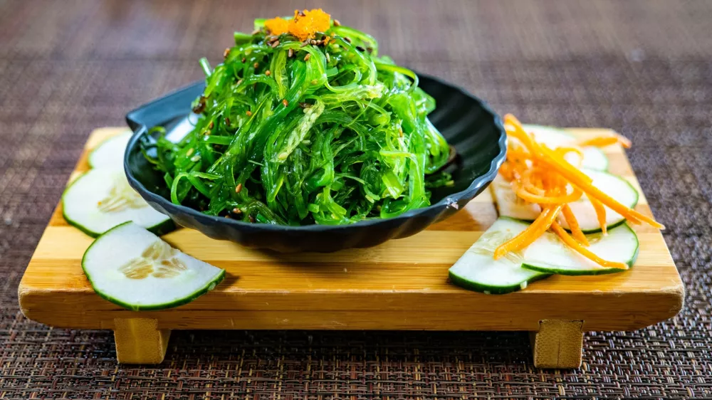 Wakame salad plate, crab, tuna, Japanese food