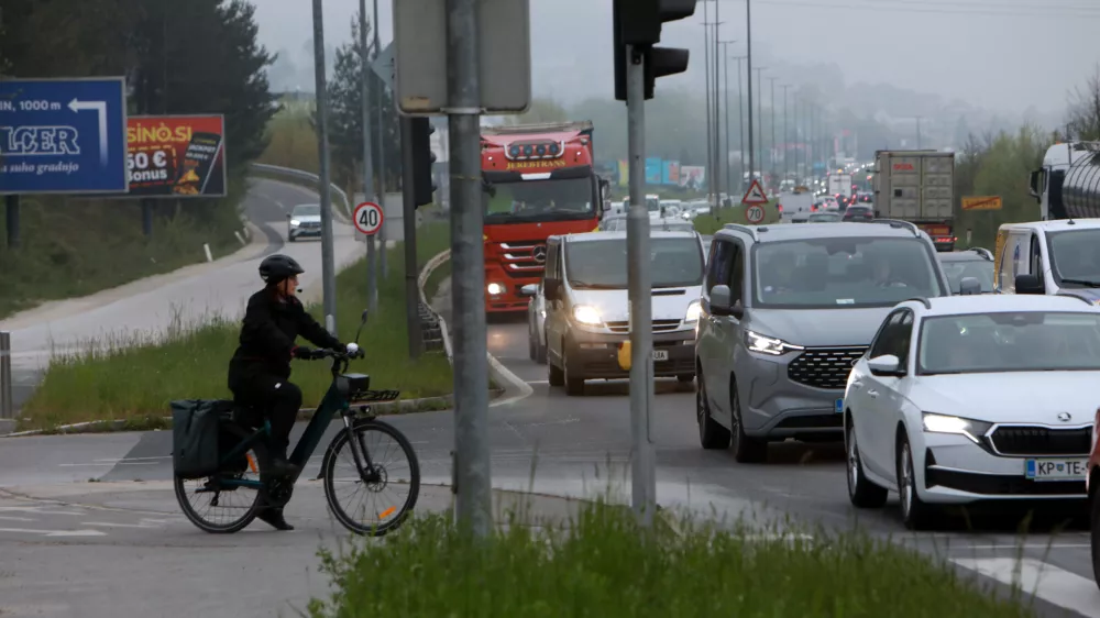 16.04.2026 - simbolična fotografija - kolona, TrzinFoto: Tomaž Skale