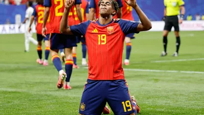 Spain's Lamine Yamal celebrates after scoring his side's opening goal during the World Cup Group H soccer match between Spain and Saudi Arabia in Atlanta, Sunday, June 21, 2026. (AP Photo/Erik S.Lesser)