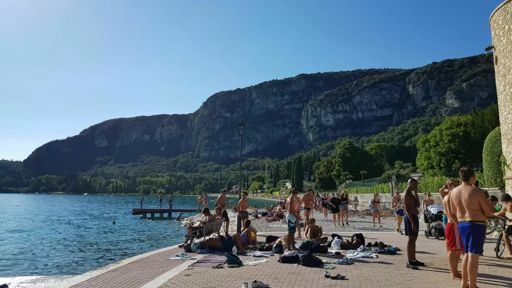 Kopali&scaron;če, jezero, kopanje, plaže, Gardsko jezero